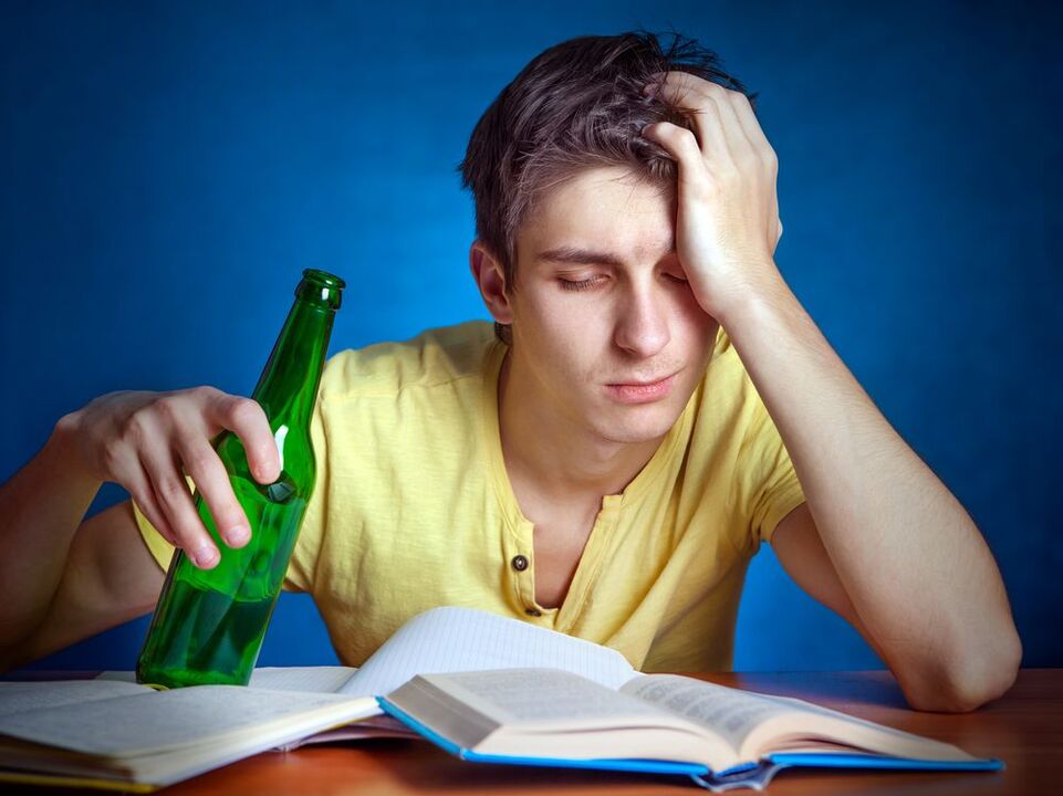 уморен ученик с бира как да спре да пие