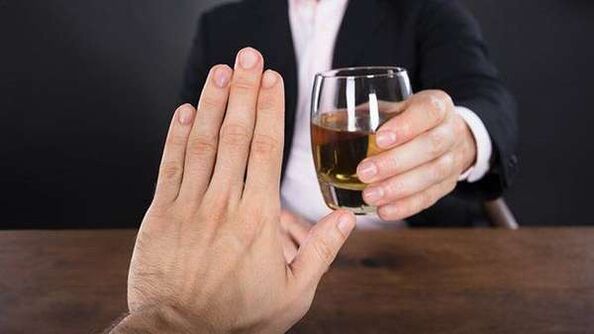 Спирането на алкохола е правилното решение, което ви позволява да започнете живота си от чист лист. 
